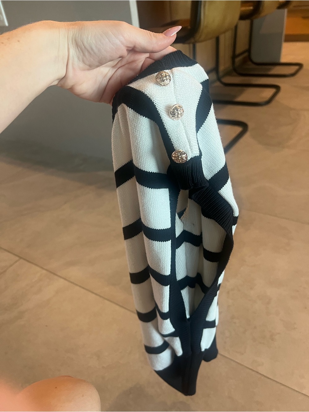 Sleeveless Black & White Striped Knit Sweater - Picture 4 of 4